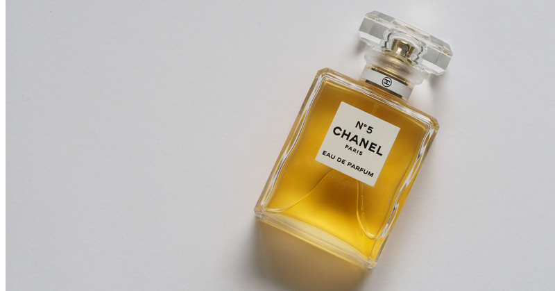 8 Timeless Vintage Perfumes to Enjoy this Valentine's Day